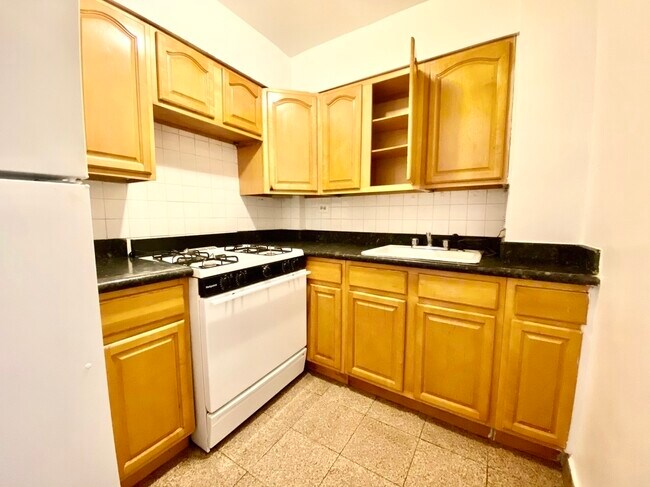 Building Photo - 4107 Bowne St