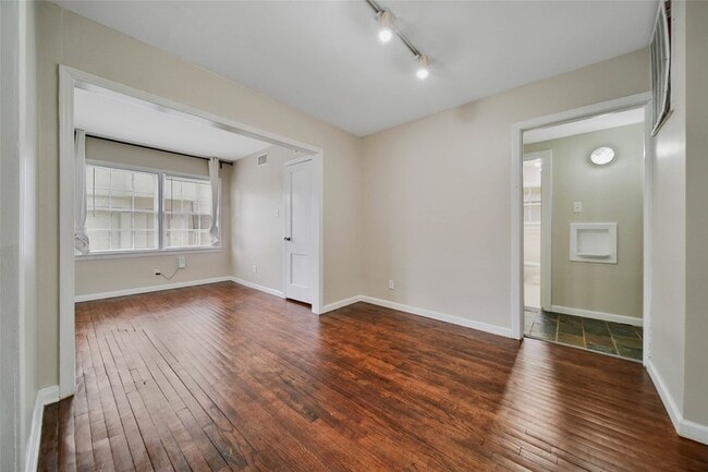 Foto del edificio - 4505 Larch Ln