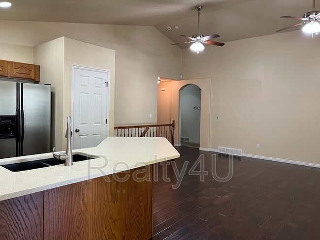 Building Photo - 1385 E 1120 S