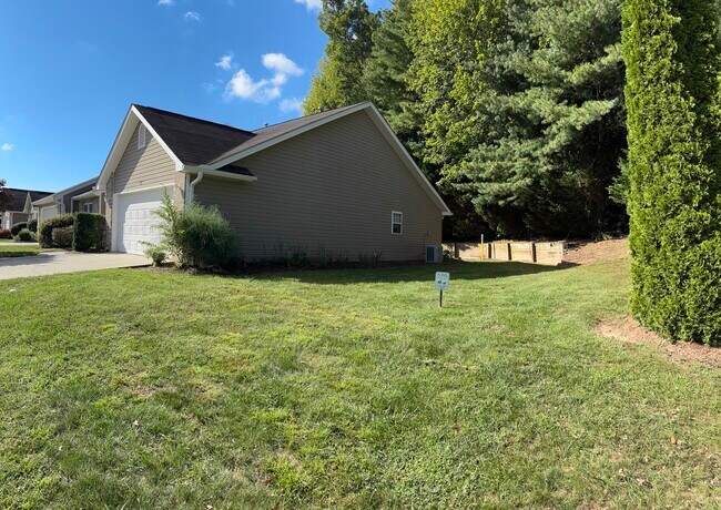 Foto del edificio - 83 Birkshire Way