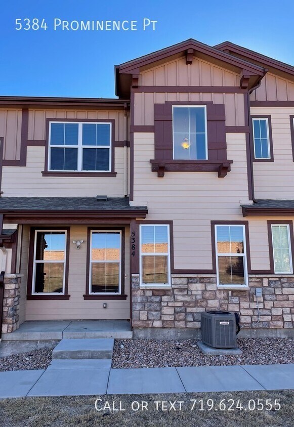 Primary Photo - Stunning townhouse for rent!