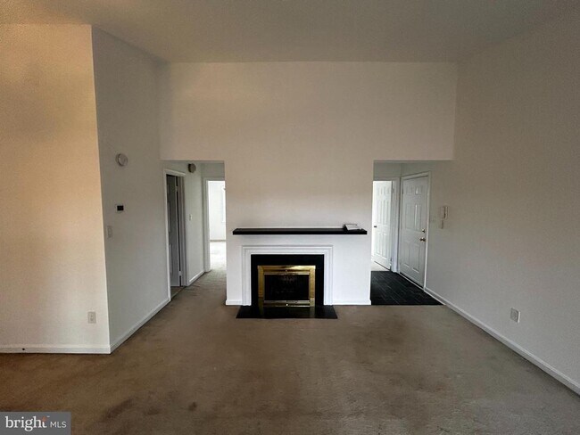 Foto del edificio - 549 Colecroft Ct