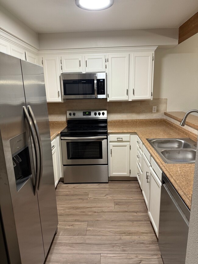 Kitchen - 1017 S Fraser Way