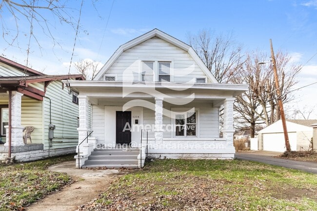 Building Photo - 1216 S 32nd St