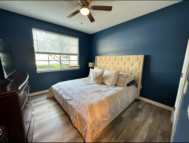 Building Photo - 3111 Myrtlewood Cir E