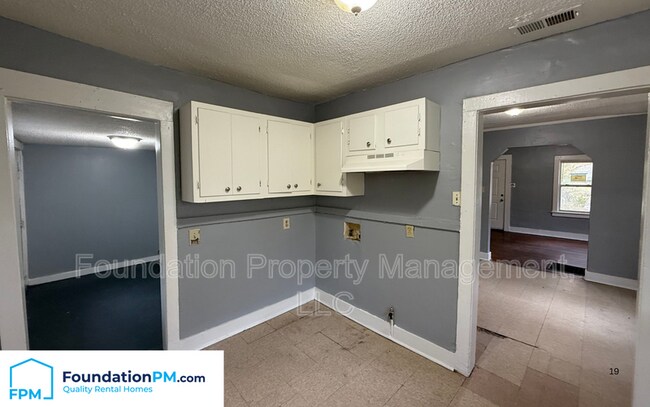 Building Photo - 1576 David St