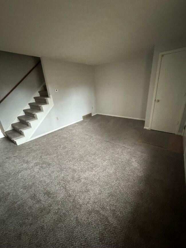 Interior Photo - Glenn Ave