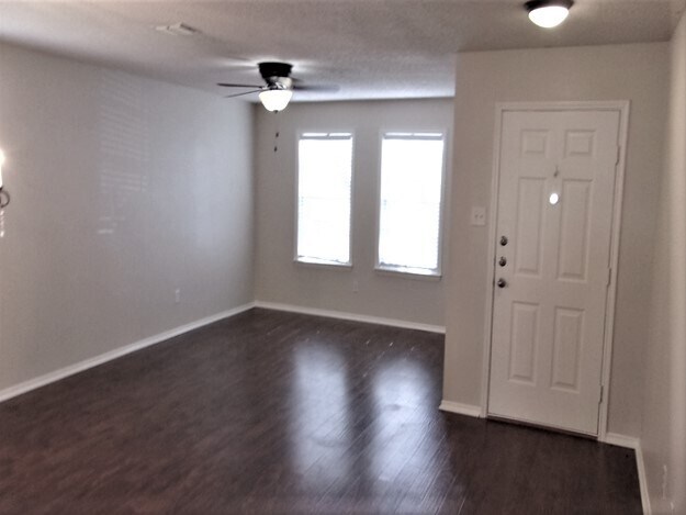 Foto del edificio - 2428 Cherry Drive