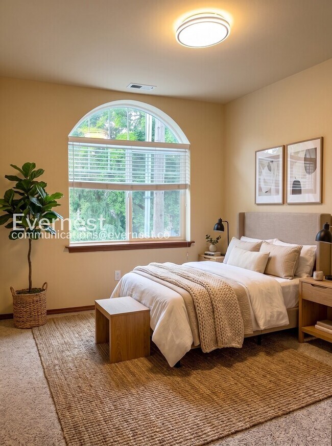 Foto del edificio - 3 Bed, 2.5 Bath Home with Fenced Yard & Garage / Pet-Friendly / Vouchers Accepted / Available Now!