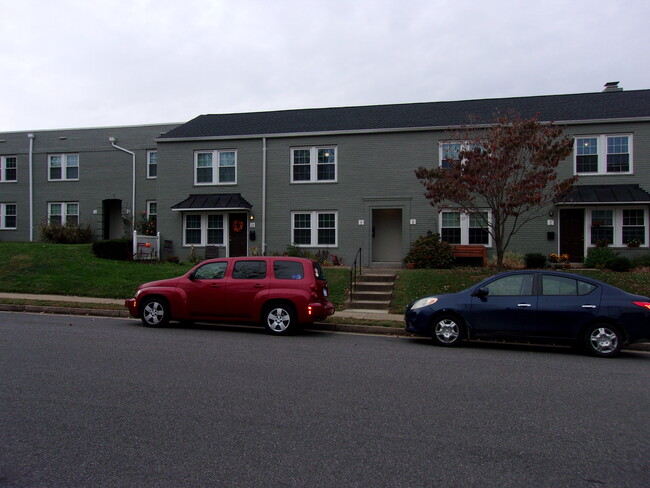 Building Photo - 740 N Monroe St