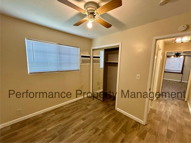 Building Photo - Cute 1 Bed/1 Bath Home in N Bakersfield