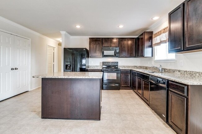 Foto del edificio - 369 Magma Dr