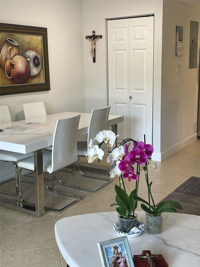 Building Photo - 4240 Northwest 79th Avenue Apt #1A, Doral,...