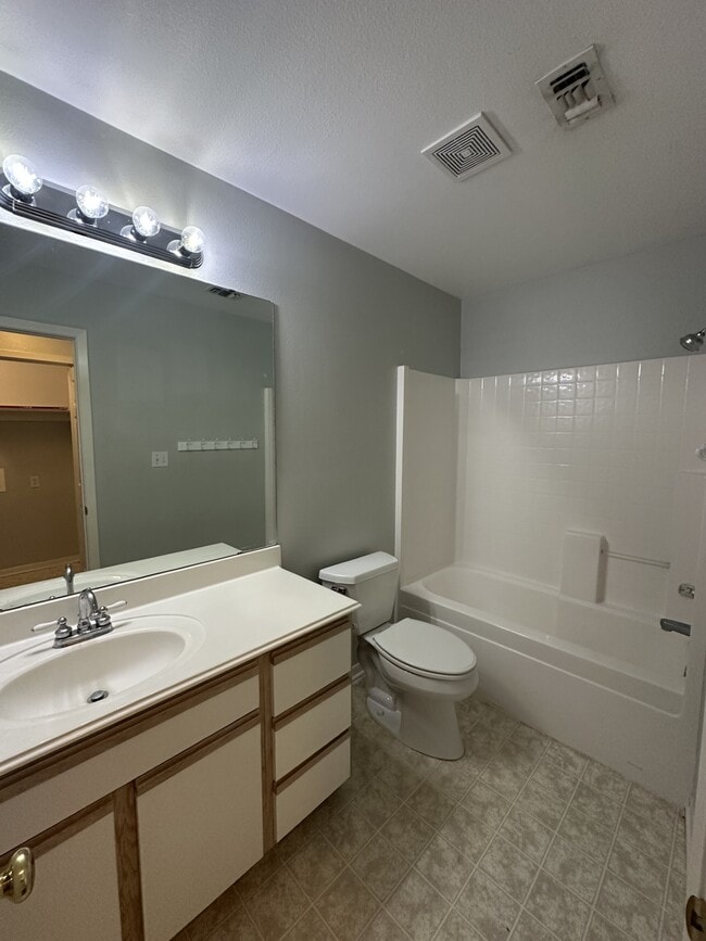 Building Photo - 347 Stone Hill Dr