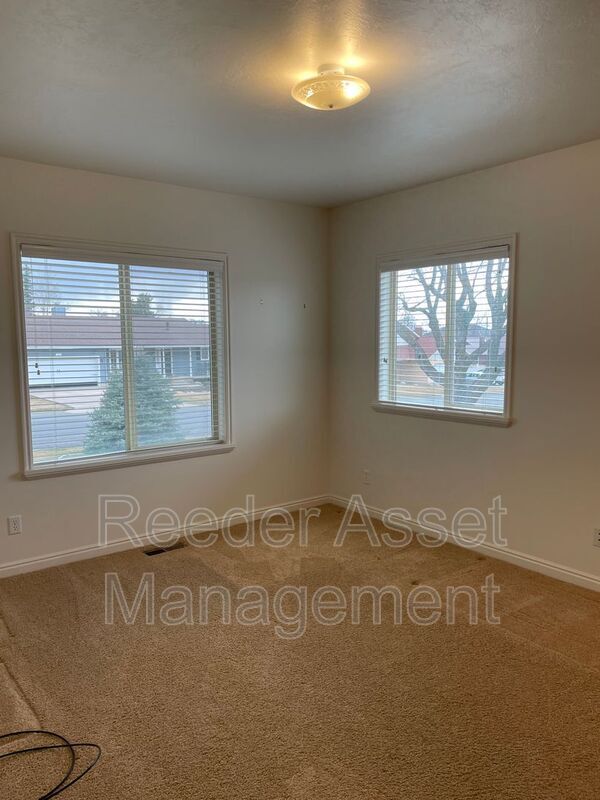 Building Photo - 185 E 100 N