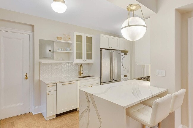 Building Photo - 175 W 93rd St