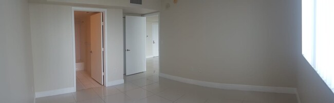 Foto del edificio - 1861 NW S River Dr