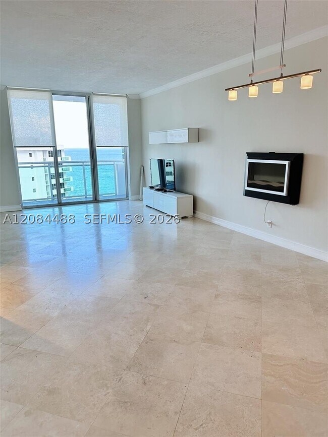 Foto del edificio - 3000 S Ocean Dr
