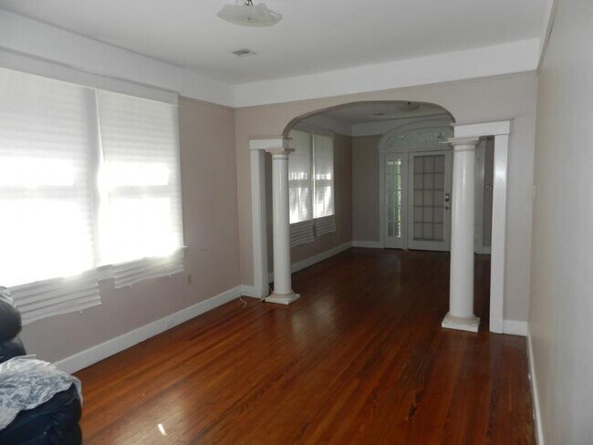 Building Photo - 4535 Canal St