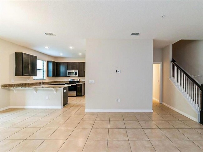 Building Photo - 2440 Seven Oaks Dr