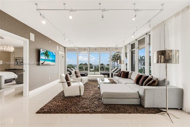 Foto del edificio - 3737 Collins Ave
