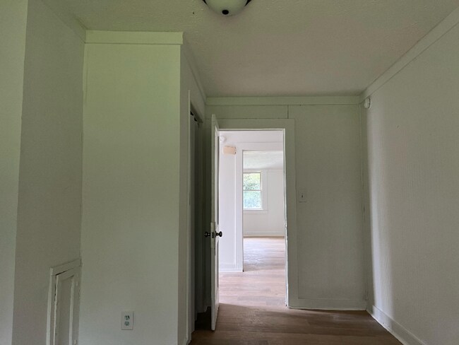 Foto del edificio - 1613 Dewitt Ave