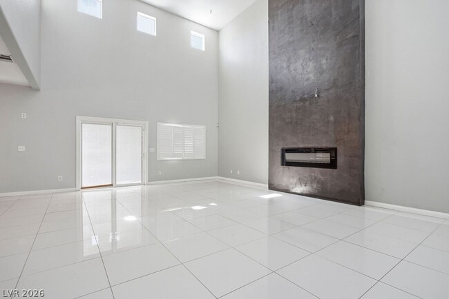 Building Photo - 7285 Winding Creek Dr