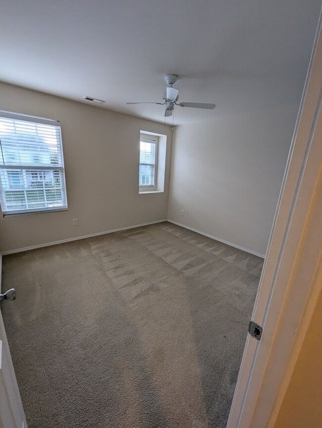 Foto del edificio - 241 Seymour Pl
