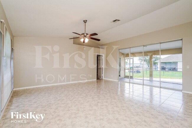 Foto del edificio - 8381 Bahamas Rd