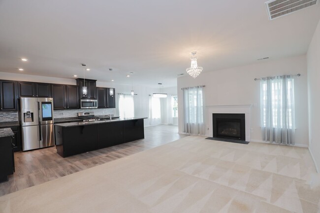 Building Photo - Gorgeous 4 Bed, 2.5 Bath near James River