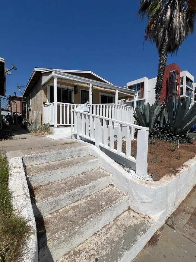 Building Photo - Studio for Rent Can be Used for Housing or...