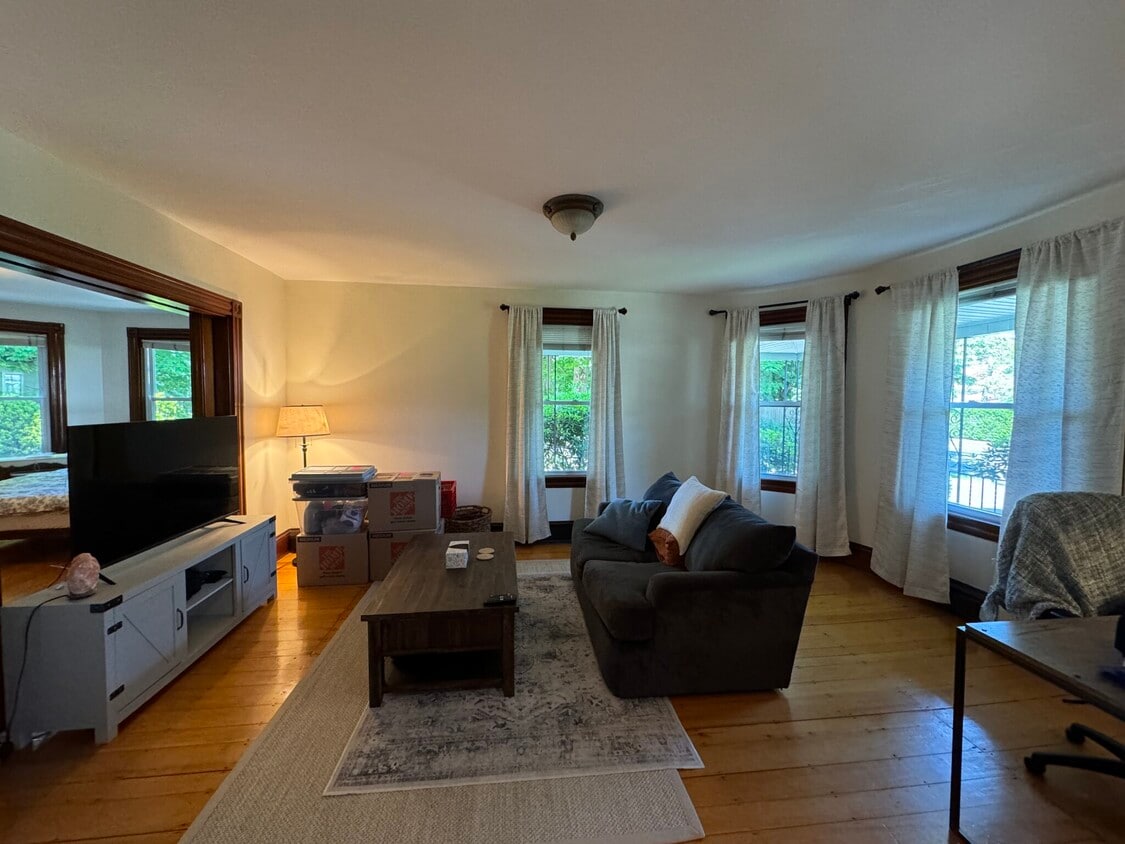 524 Watertown St Unit 1, Newton, MA 02460 Condo for Rent in Newton