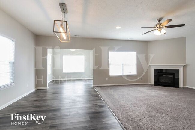 Foto del edificio - 380 Thunderwood Dr