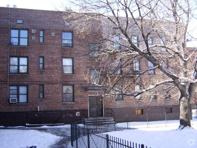 Primary Photo - 1085 Colgate Ave