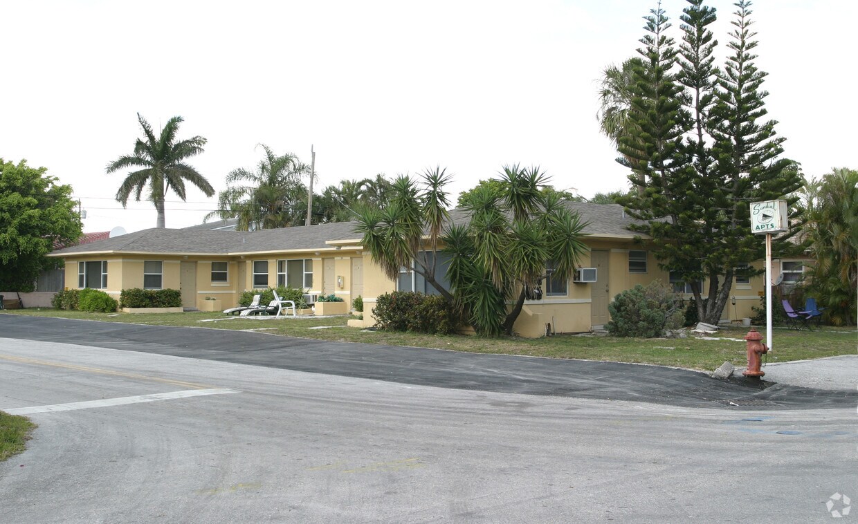 Builidng View - 313 Hibiscus Ave