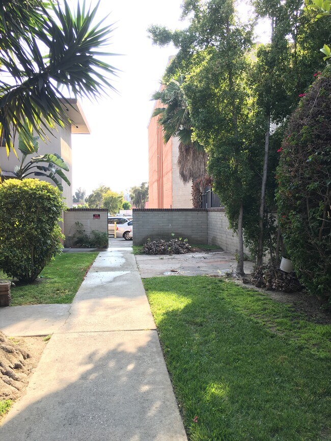Foto del edificio - 827 S Oxford Ave