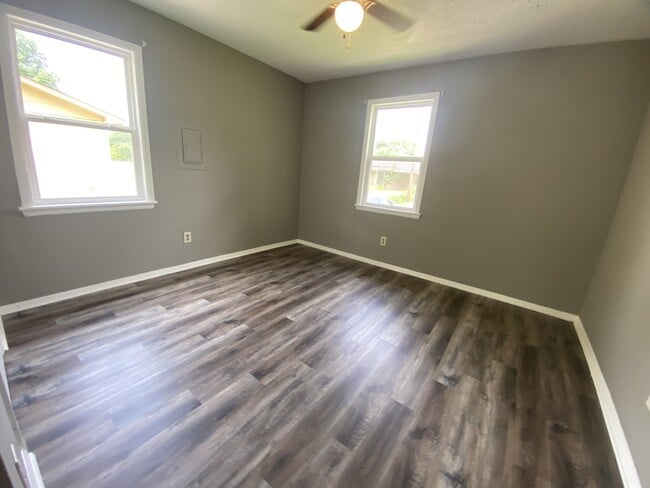 Foto del edificio - 122 Young St