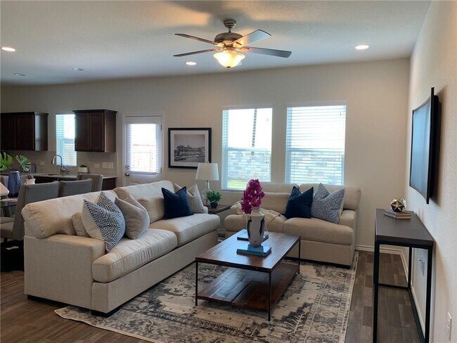 Foto del edificio - 13002 Carswell St