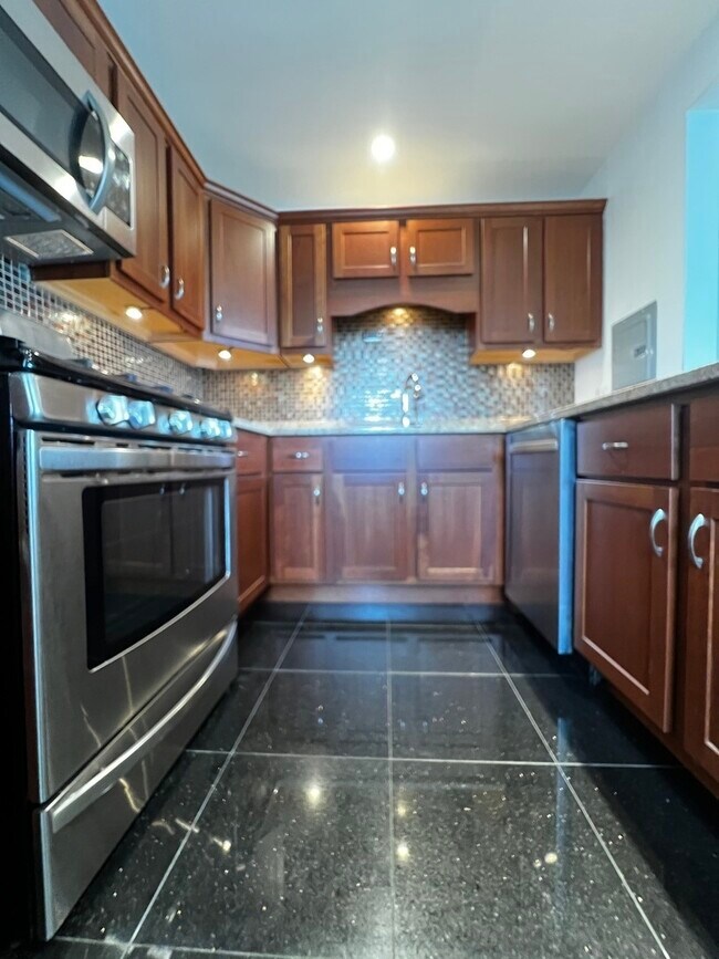Foto del edificio - 2405 W Balmoral Ave