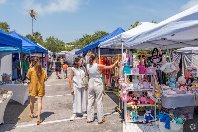 Key Biscayne Farmers Market draws crowds for fresh produce every Saturday.