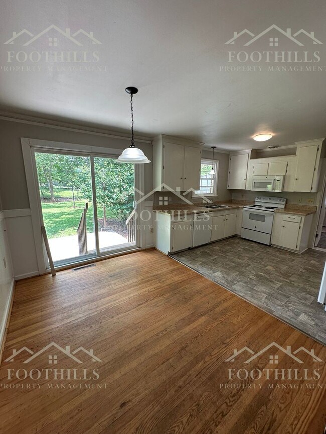 Foto del edificio - Live Steps Away from Anderson University –...
