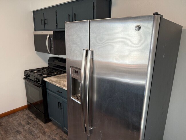 Foto del edificio - Gardiner Ave S. 223-225