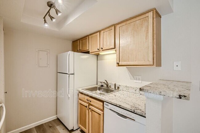 Building Photo - 10323 E Peakview Ave