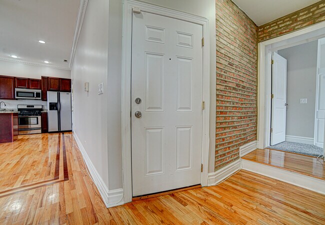 Foto del edificio - 4858 S Prairie Ave