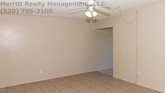 Building Photo - 3 bedroom house with 2 bathrooms, includes...