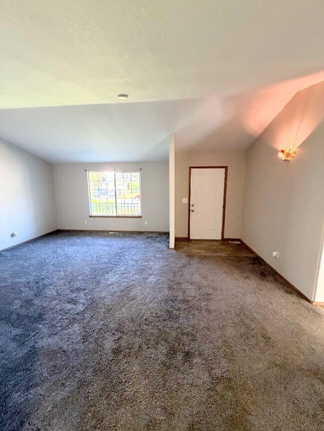 Foto del edificio - Spacious Keizer Home with Large Fenced Backyard