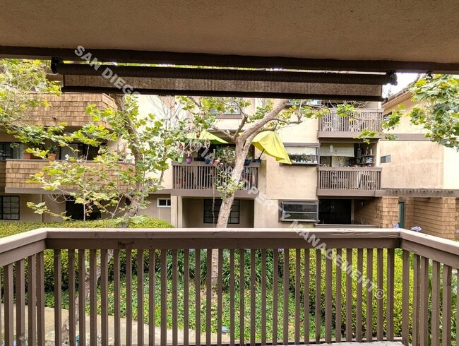 Building Photo - 8850 Villa La Jolla Dr