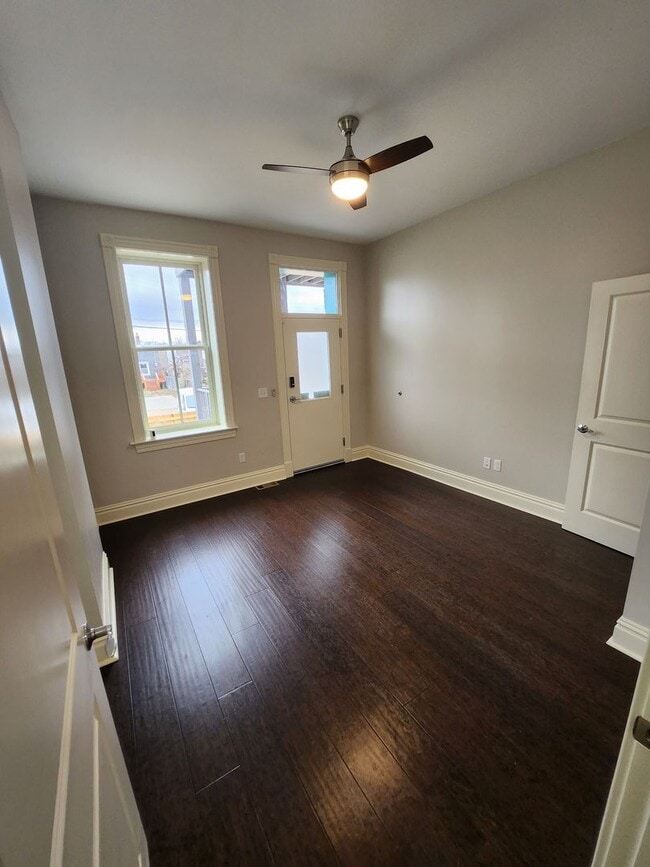 Building Photo - Newly Renovated One Bedroom Available