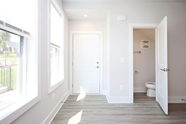 Building Photo - Pet-Friendly Brookhill Commons Townhome-Style Condo