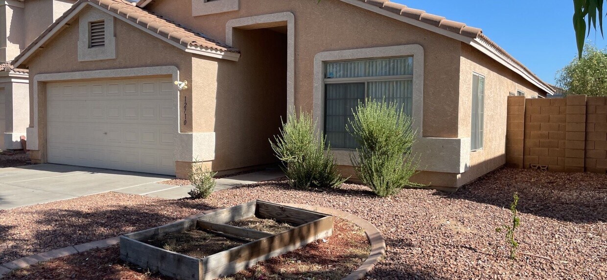 Primary Photo - Beautiful 3 bed, 2 bath home in convenient El Mirage neighborhood!